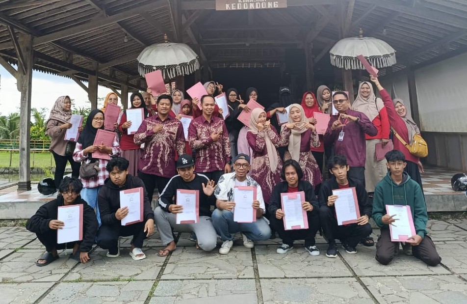 Pembagian Rapor Semester Ganjil PKBM Permata Abadi Tahun Pelajaran 2025/2026 di Kebun Buah Batur Agung